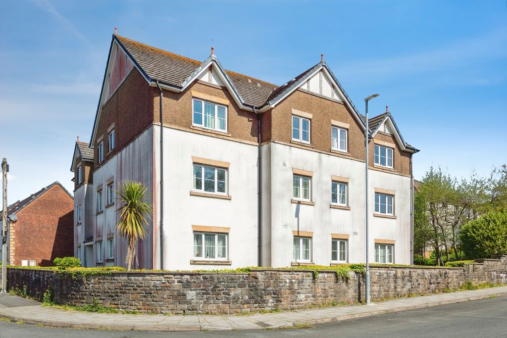 2 bed flat for saleBryntirion, Llanelli, Carmarthenshire SA15