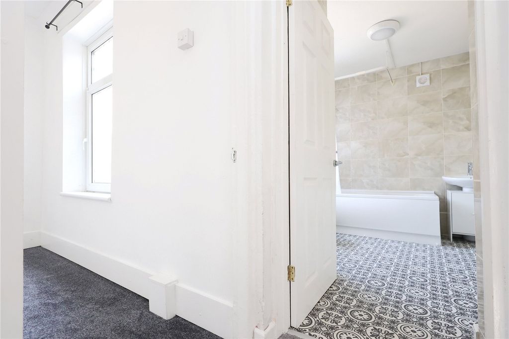Additional image 16 of 3 bed flat to rentHigh Street, Tonypandy CF40
