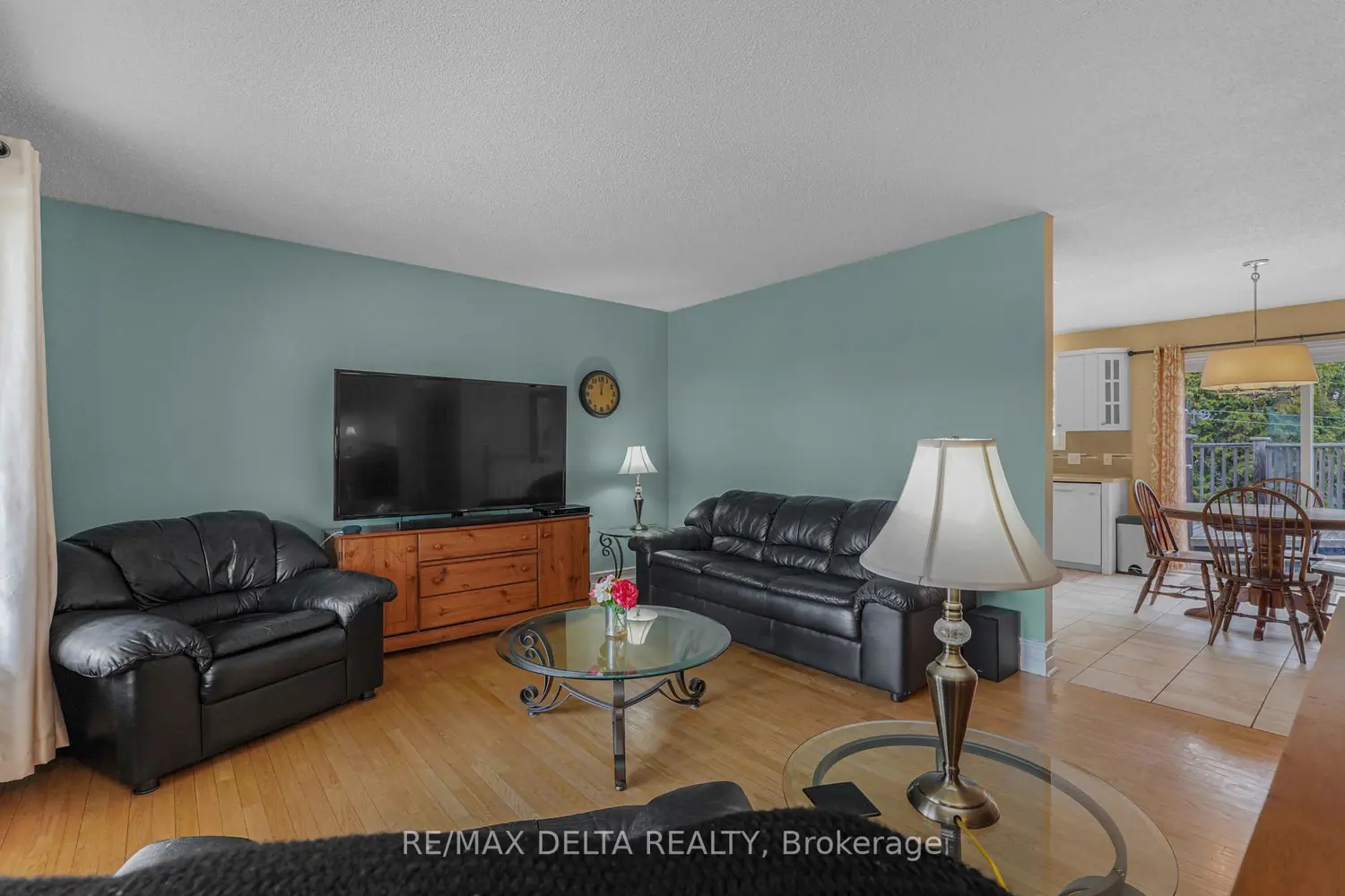 2807 Leonard Street photo 5
