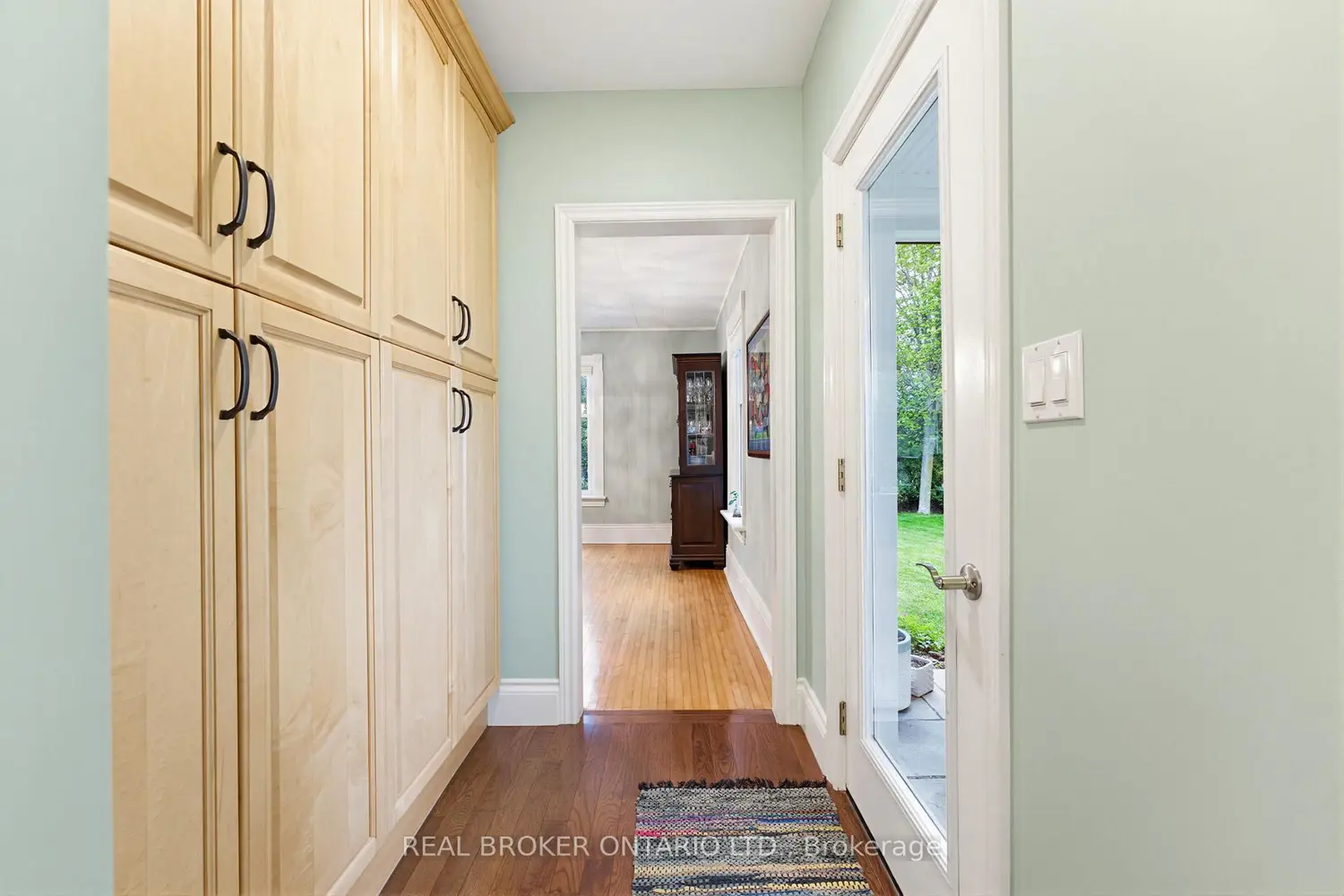 31 Maple Avenue photo 5
