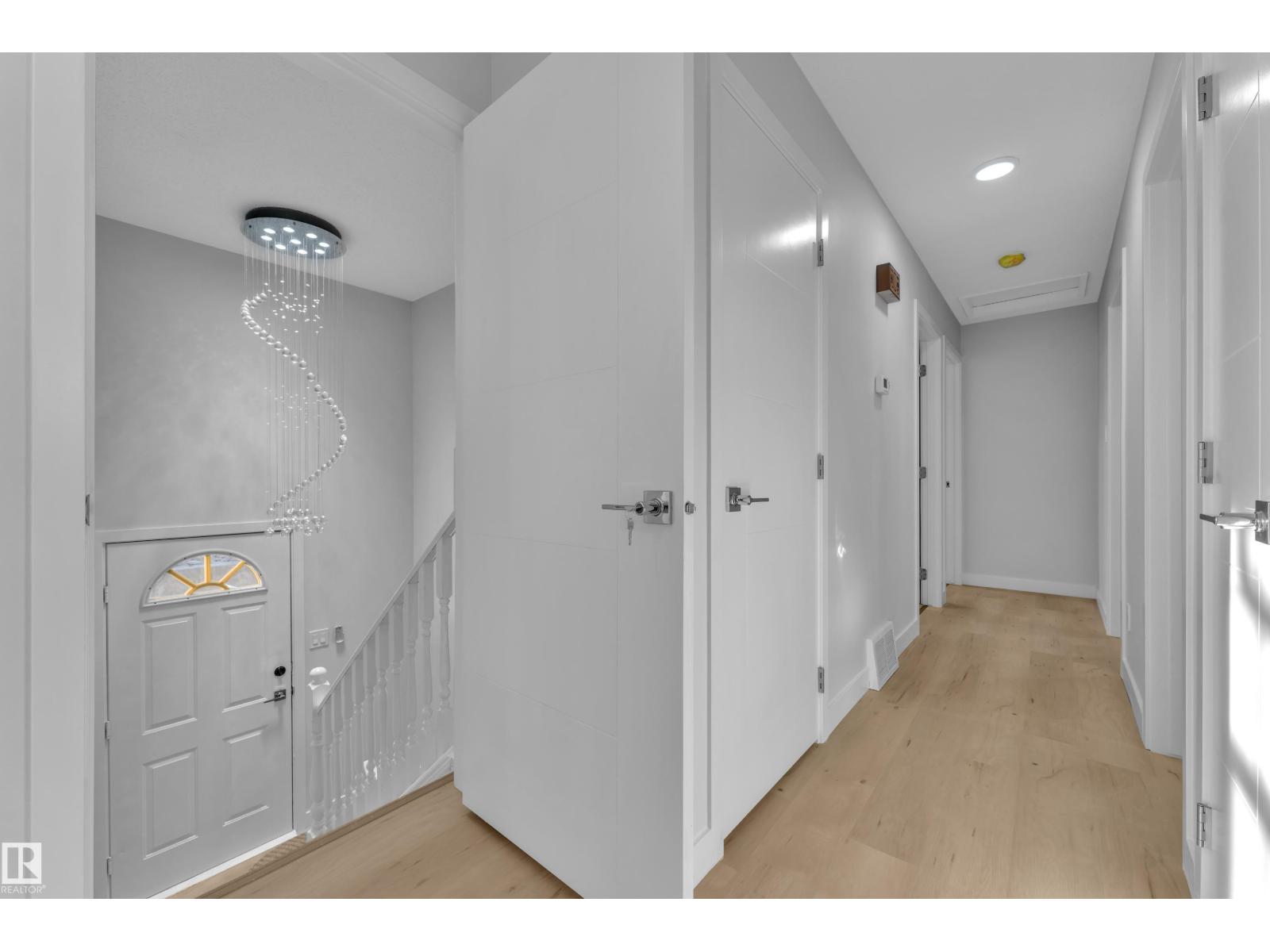 Additional image 2 of 5118 17a Avenue NW, Edmonton, AB, T6L1A6