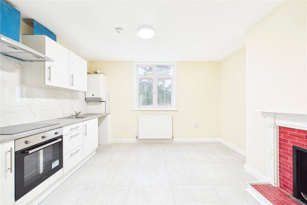 Additional image 5 of 2 bed flat to rentNewbury House, 237 Andover Road, Newbury, Berkshire RG14