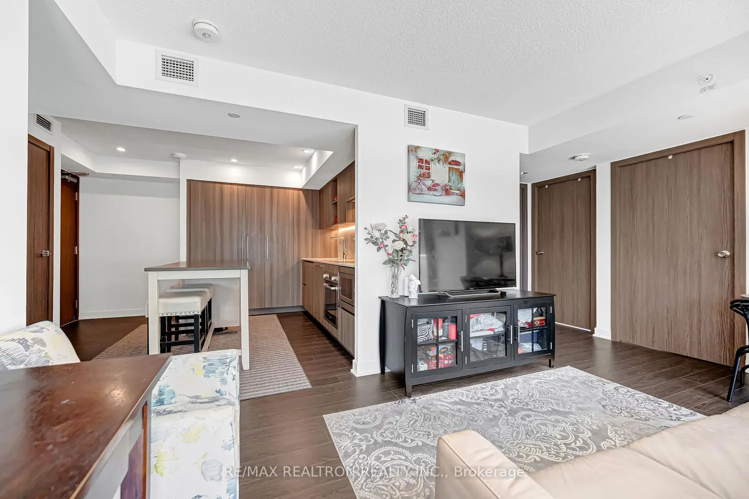 Additional image 7 of 19 Bathurst Street 811