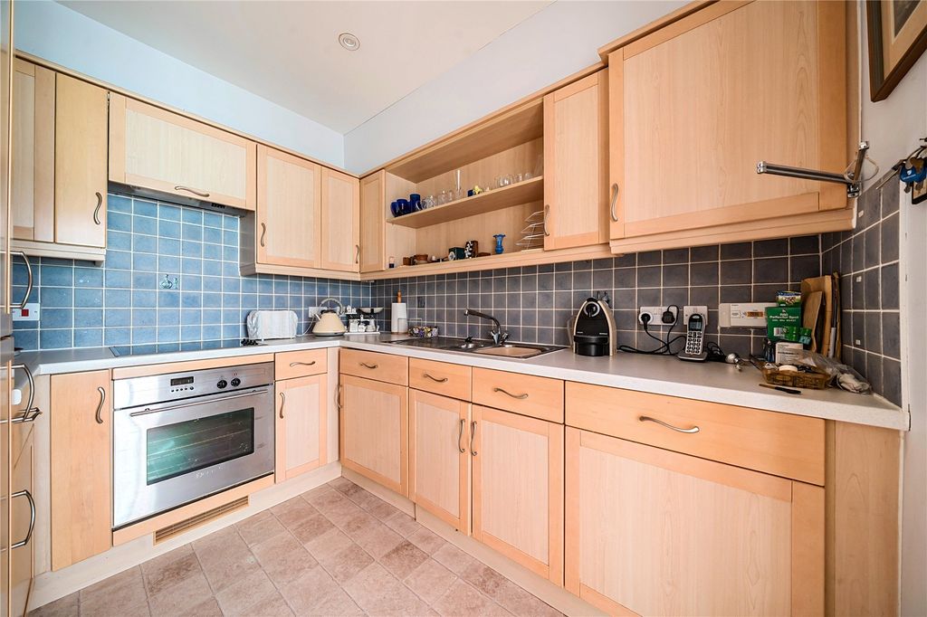 Additional image 4 of 3 bed detached house for salePriestland Gardens, Castle Village, Berkhamsted, Hertfordshire HP4