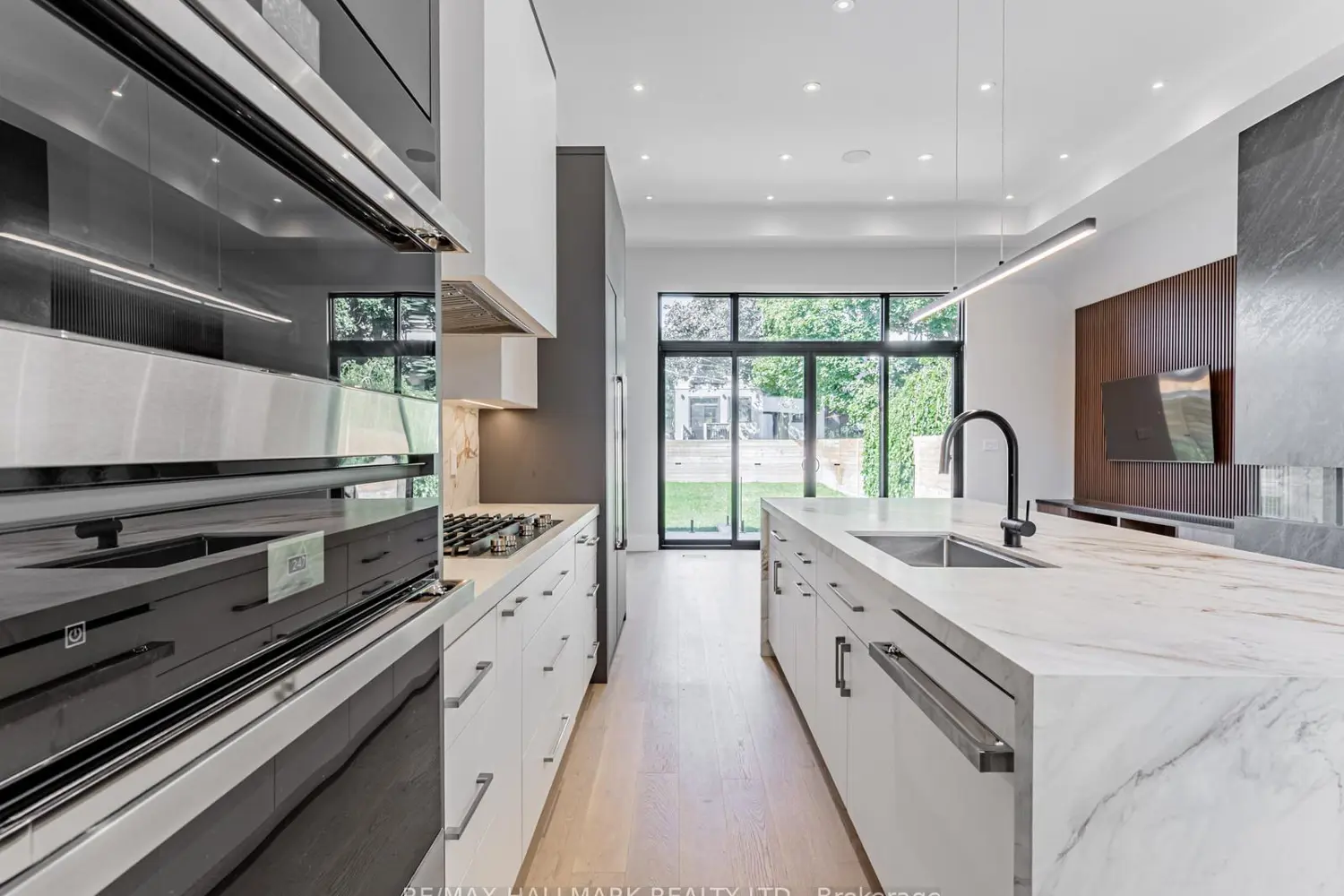 80 Barker Avenue photo 4