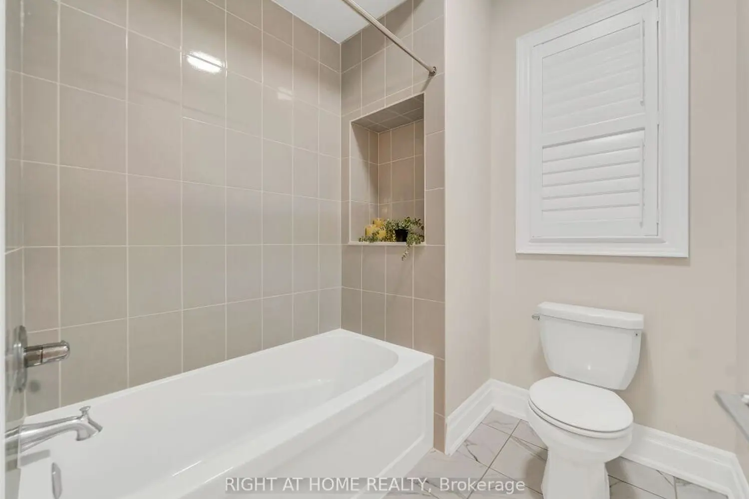 Additional image 10 of 12 Hackwood Heights