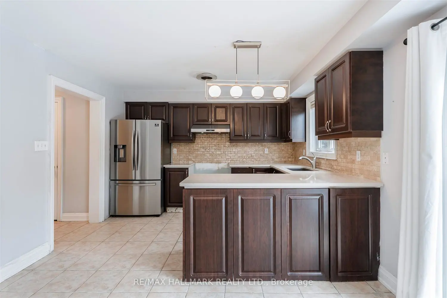 241 Featherstone Road photo 5
