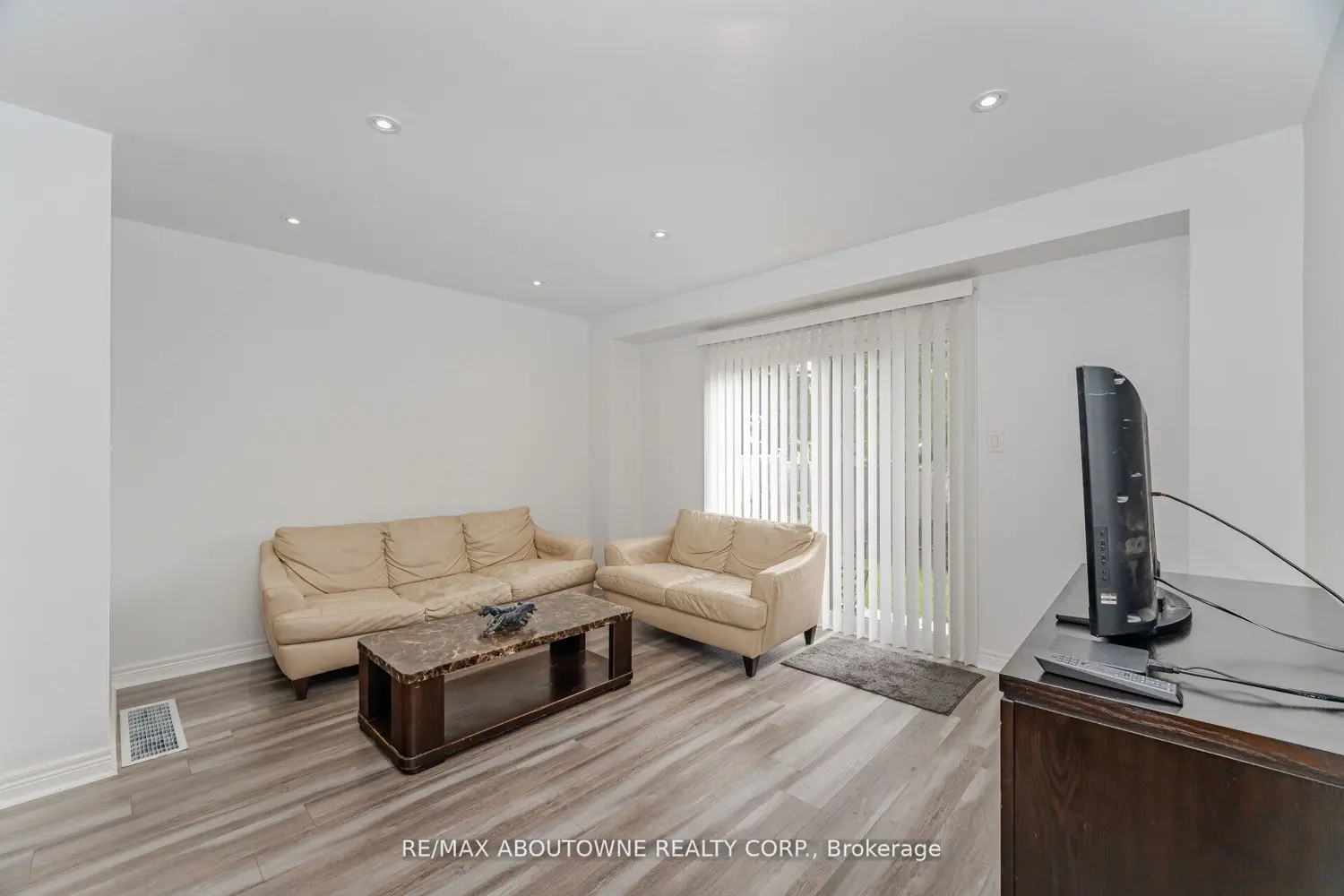 Additional image 7 of 2779 Gananoque Drive 27