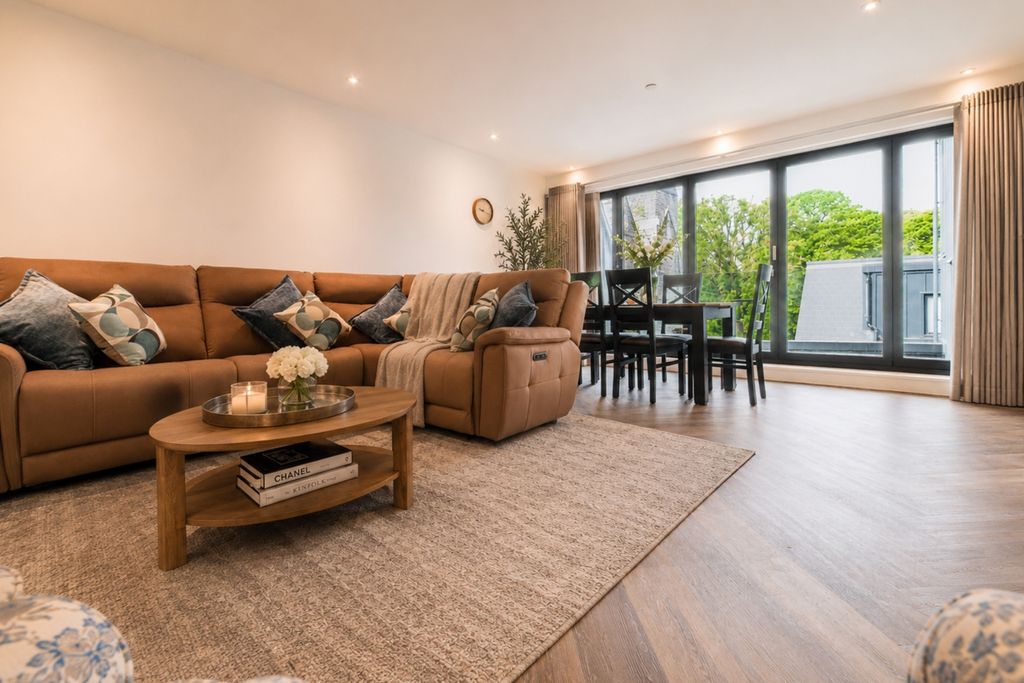 Additional image 2 of 2 bed flat to rentMuseum View, Park Place, City Centre CF10