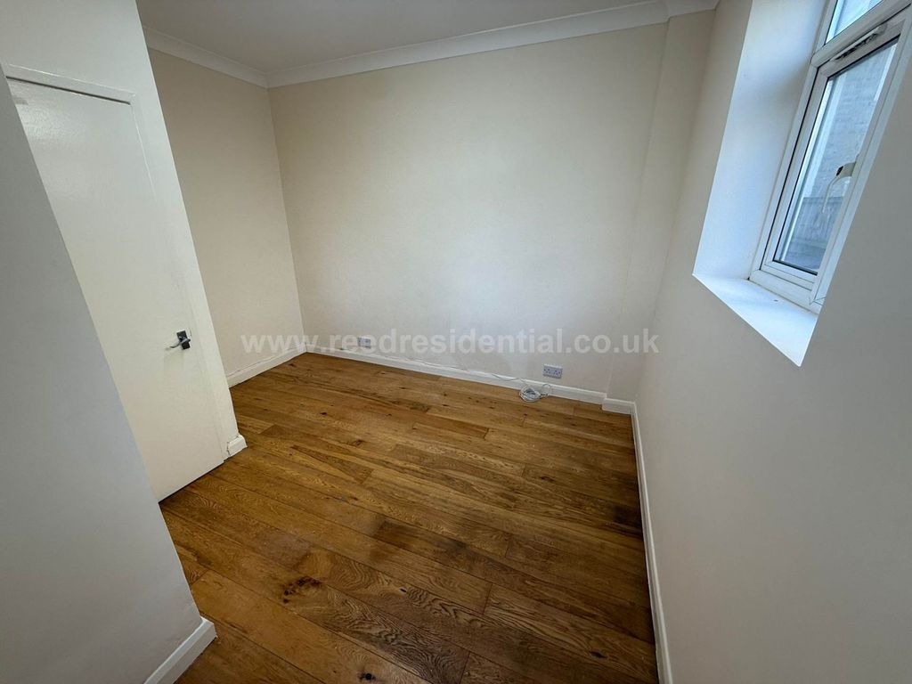 Additional image 7 of 1 bed flat for saleAmbleside Drive, Southend On Sea SS1
