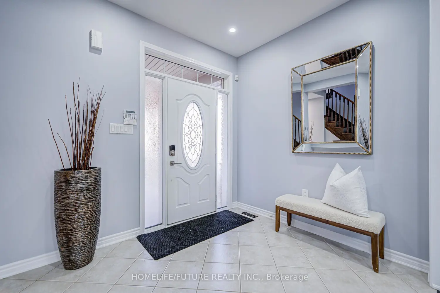 342 Laundon Terrace photo 2
