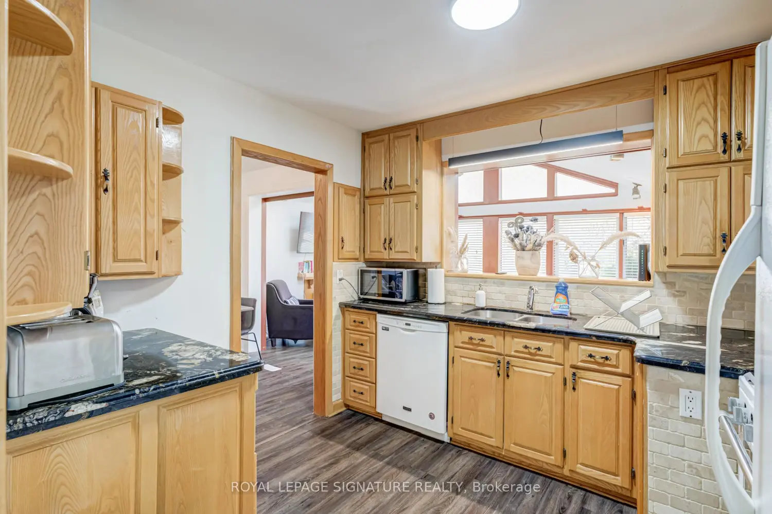 Additional image 9 of 411 Maplehurst Avenue