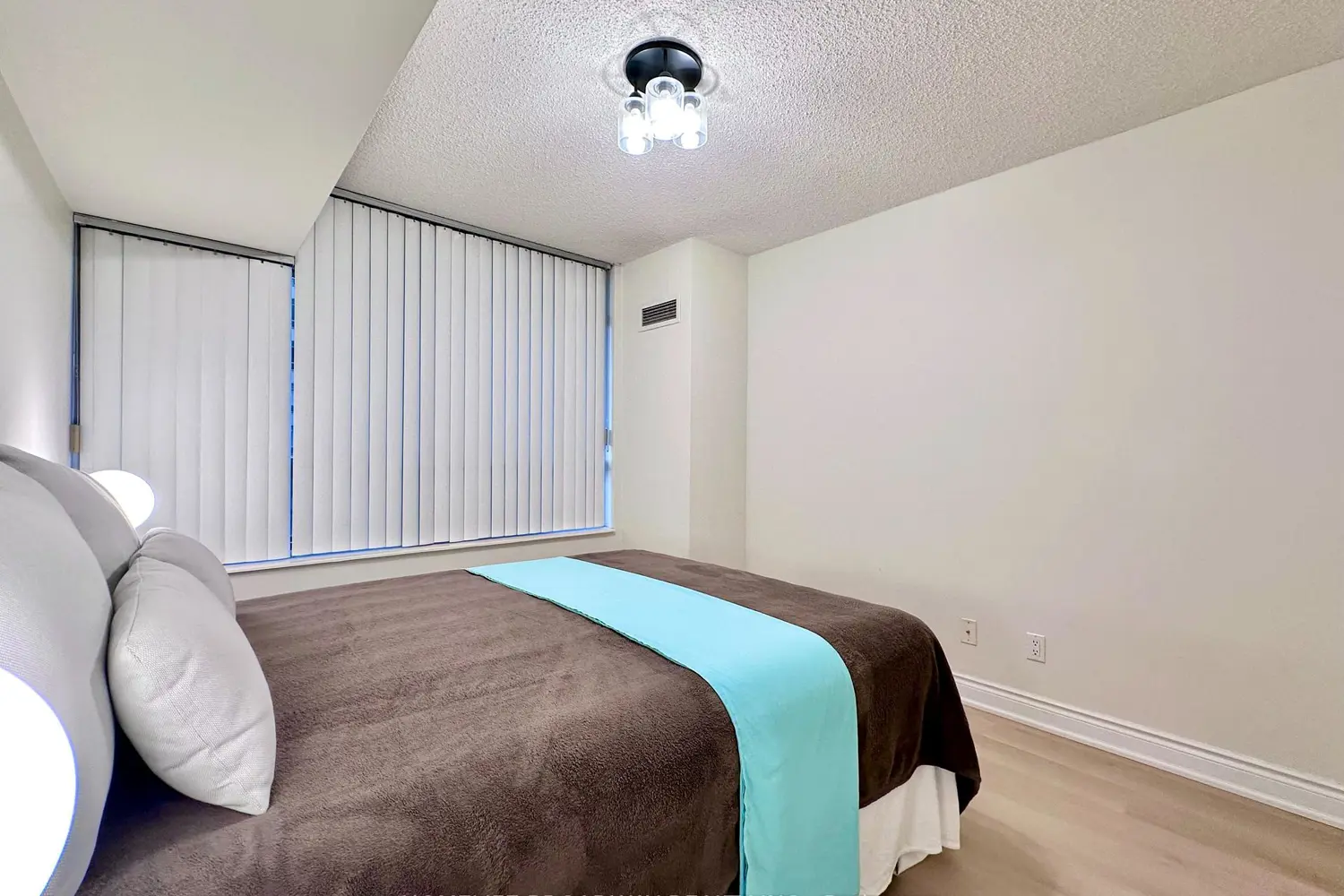 15 Northtown Way 521 photo 4