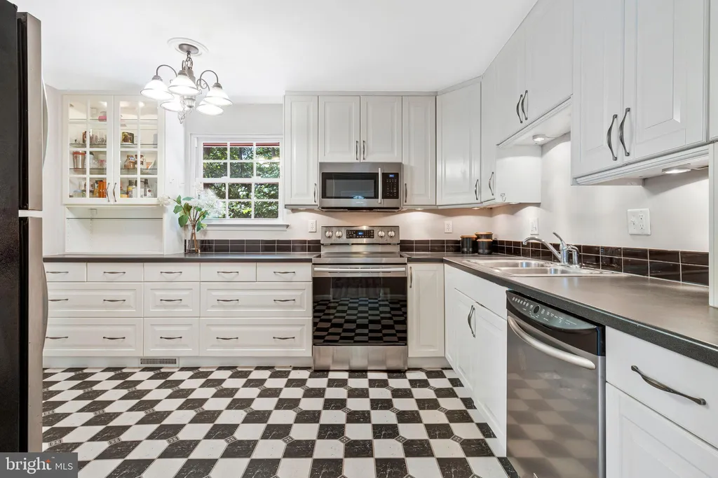 Additional image 10 of 7936 Covington Avenue, Glen Burnie, MD 21061