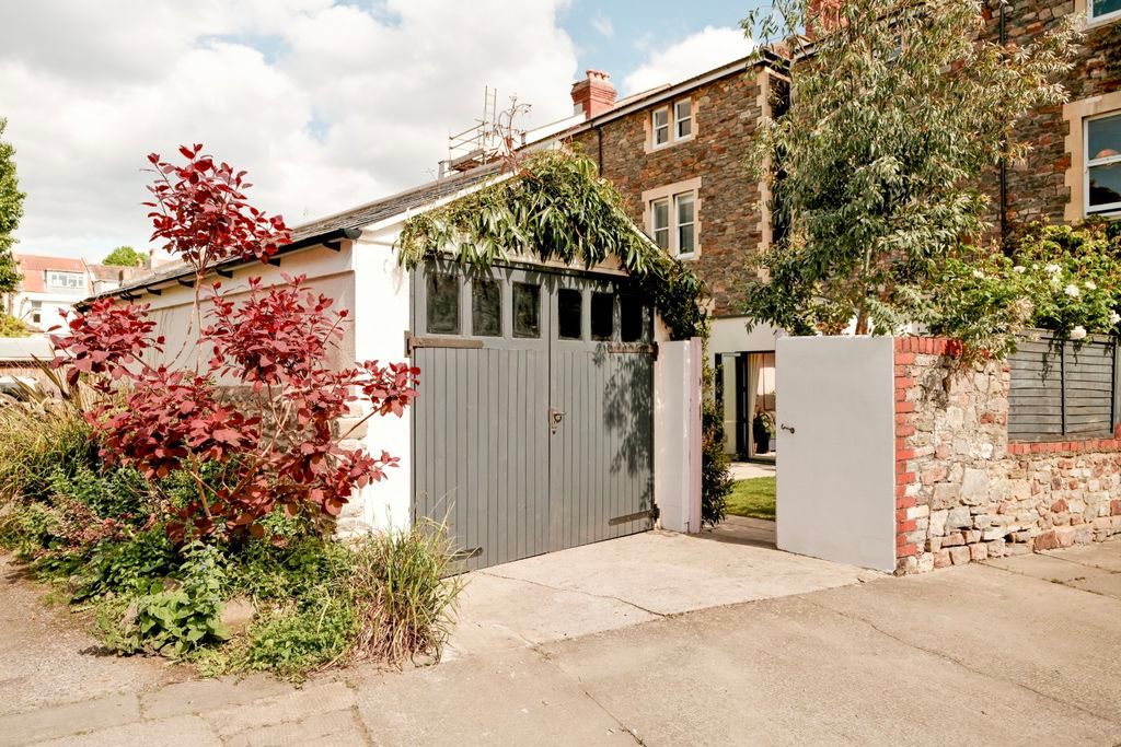 Additional image 5 of 3 bed flat for saleChantry Road, Clifton, Bristol BS8