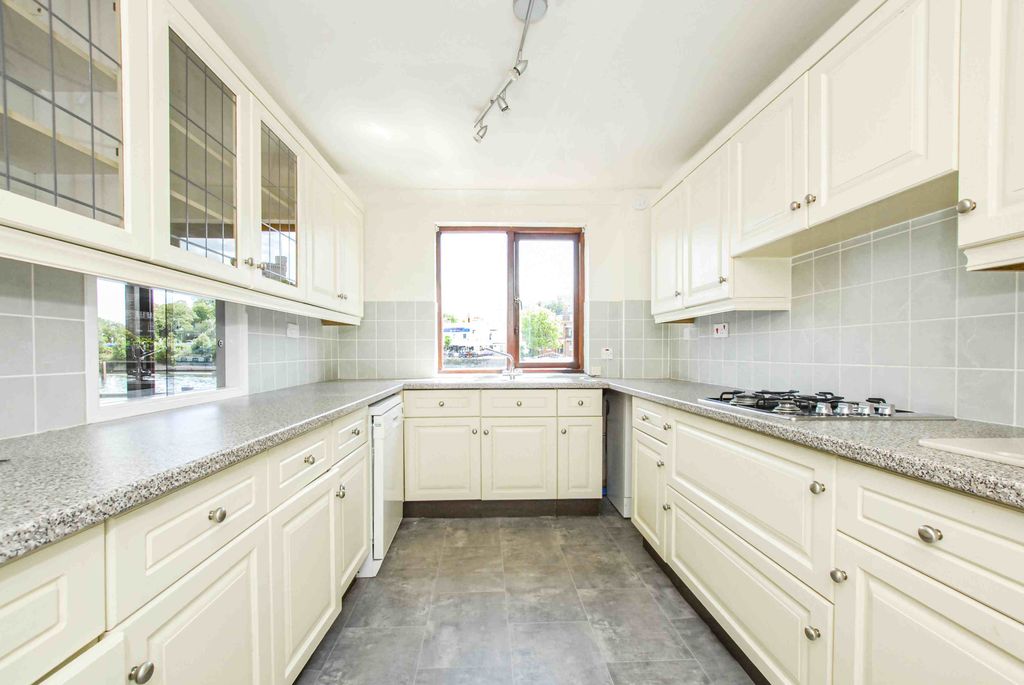 Additional image 2 of 4 bed terraced house to rentKingstable Street, Eton, Windsor SL4