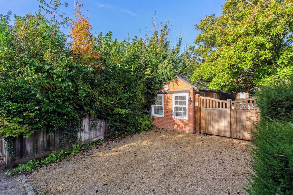 Additional image 10 of 3 bed end terrace house to rentKings Lane, Cookham, Maidenhead SL6