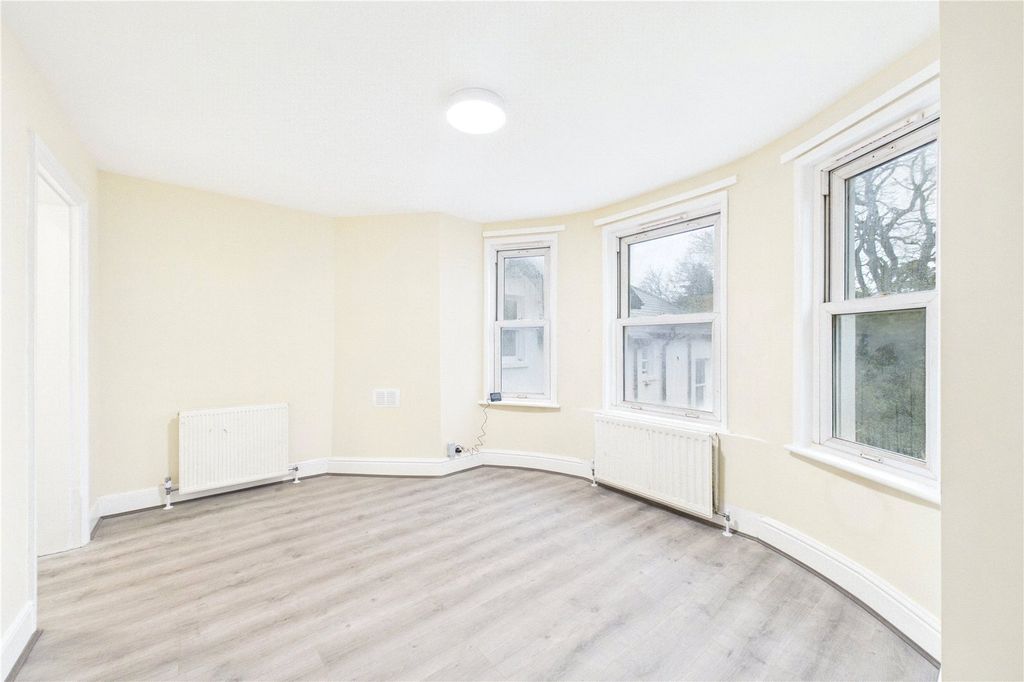 Additional image 2 of 2 bed flat to rentNewbury House, 237 Andover Road, Newbury, Berkshire RG14