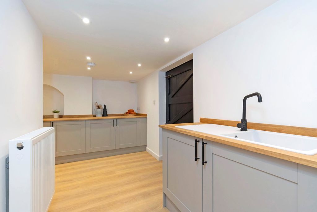 Additional image 27 of 7 bed detached house to rentLondon Road, Cheltenham GL52