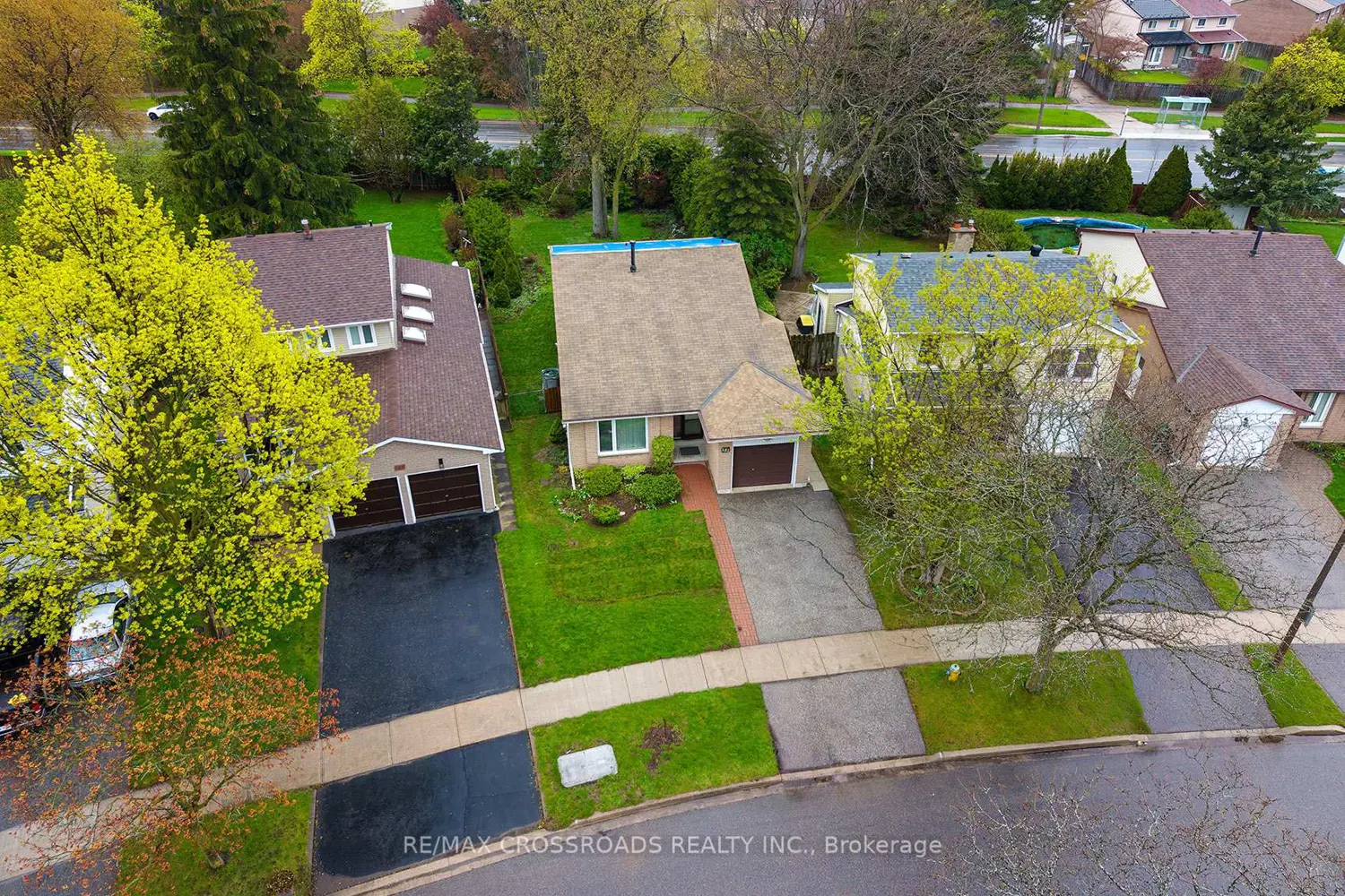 151 Goldhawk Trail photo 4