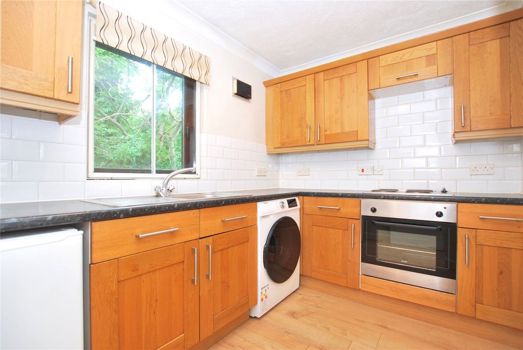 Additional image 2 of 1 bed flat to rentDairymans Walk, Guildford, Surrey GU4