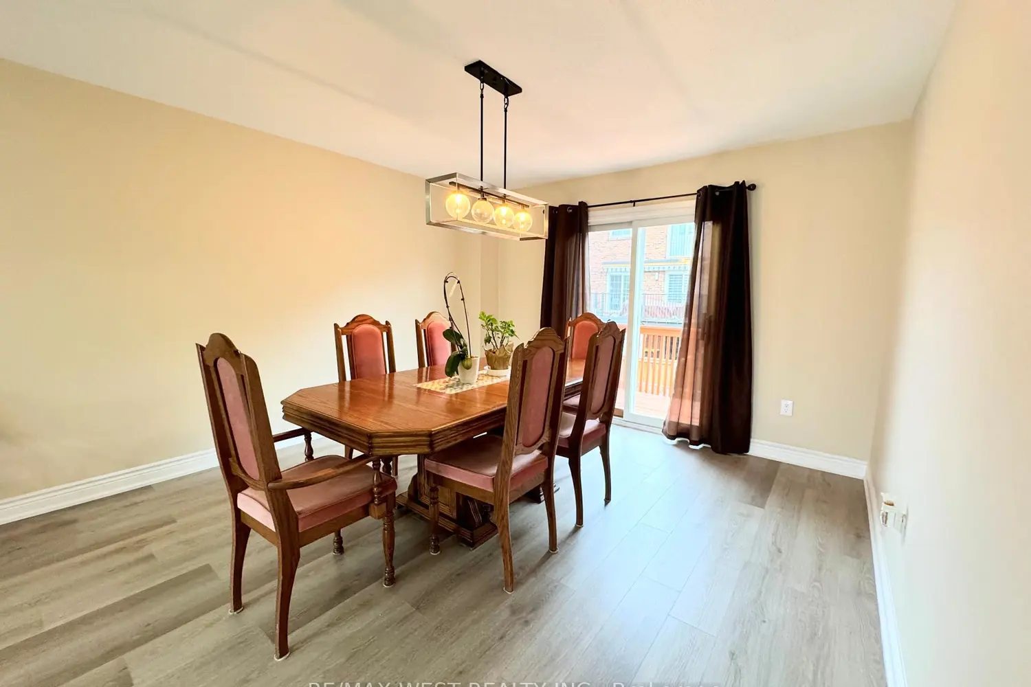 26 Brownridge Crescent photo 4