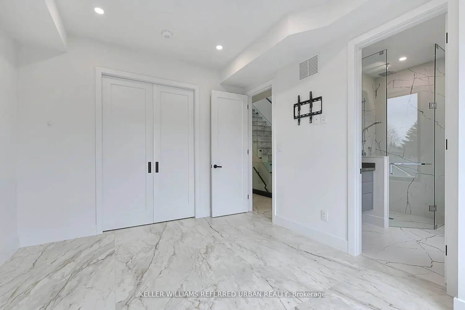 Additional image 9 of 613 Harvie Avenue