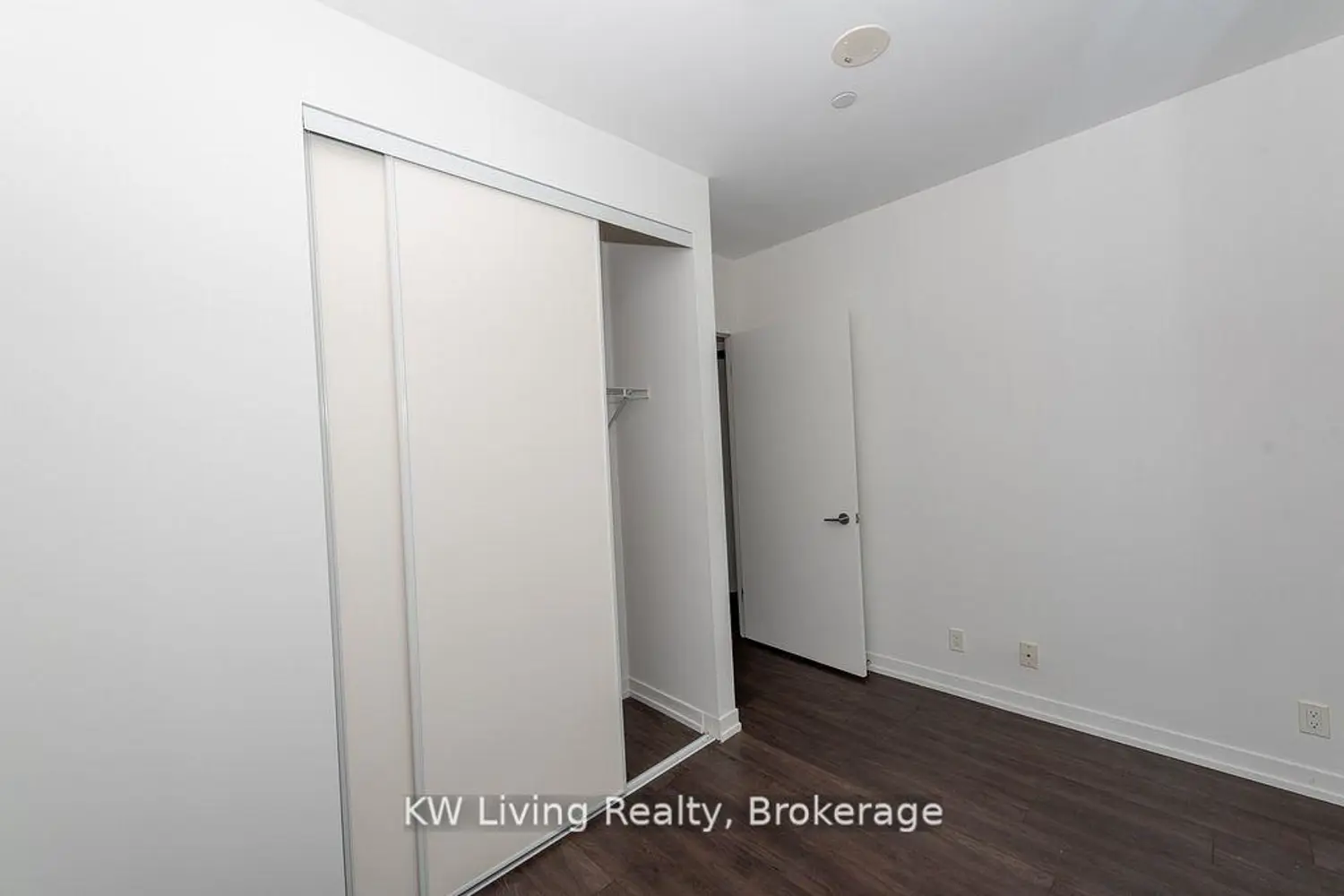 Additional image 14 of 898 Portage Parkway 3302