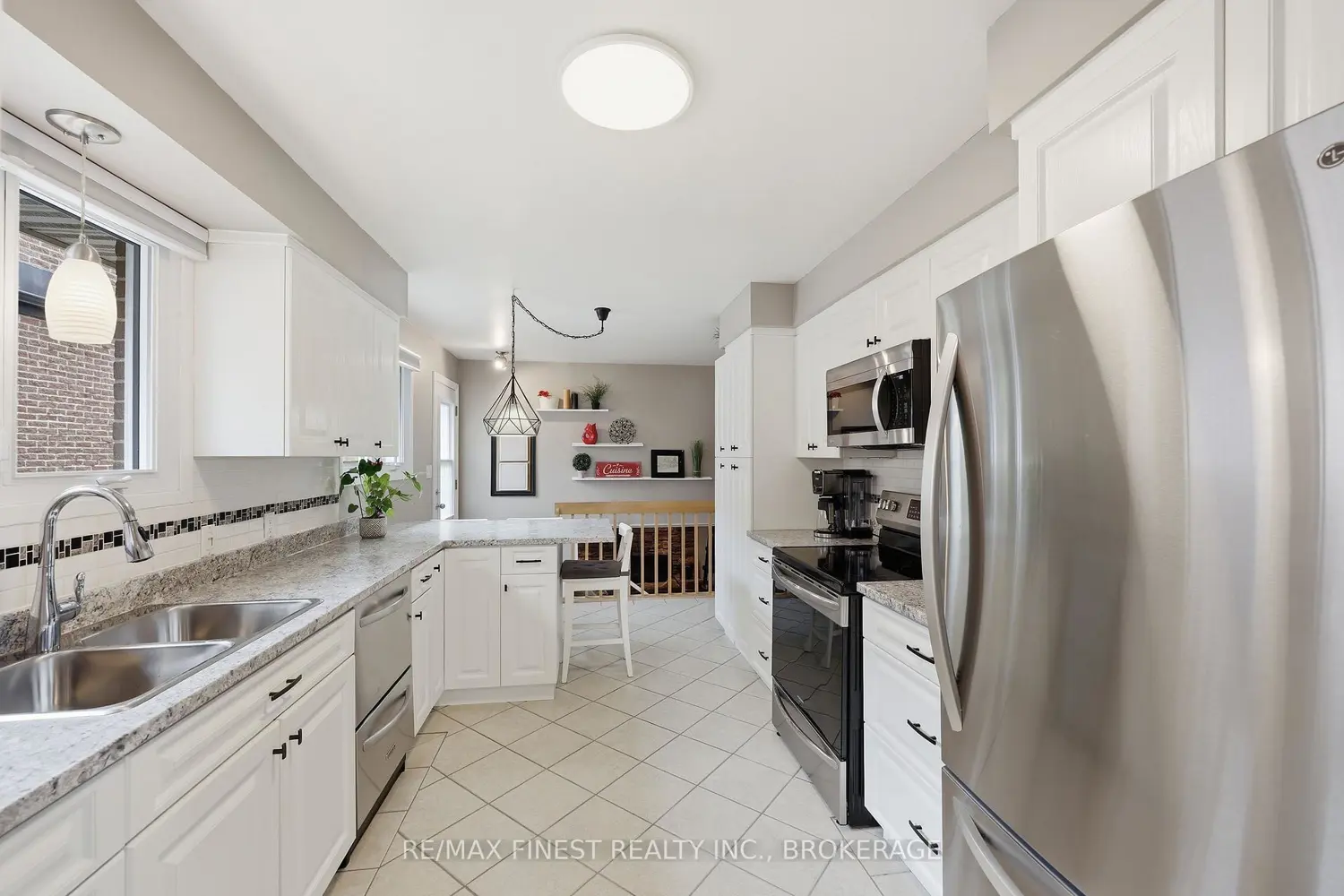 Additional image 2 of 902 Pembridge Crescent