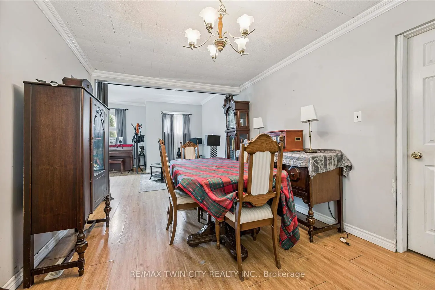 Additional image 9 of 27 Roseview Avenue