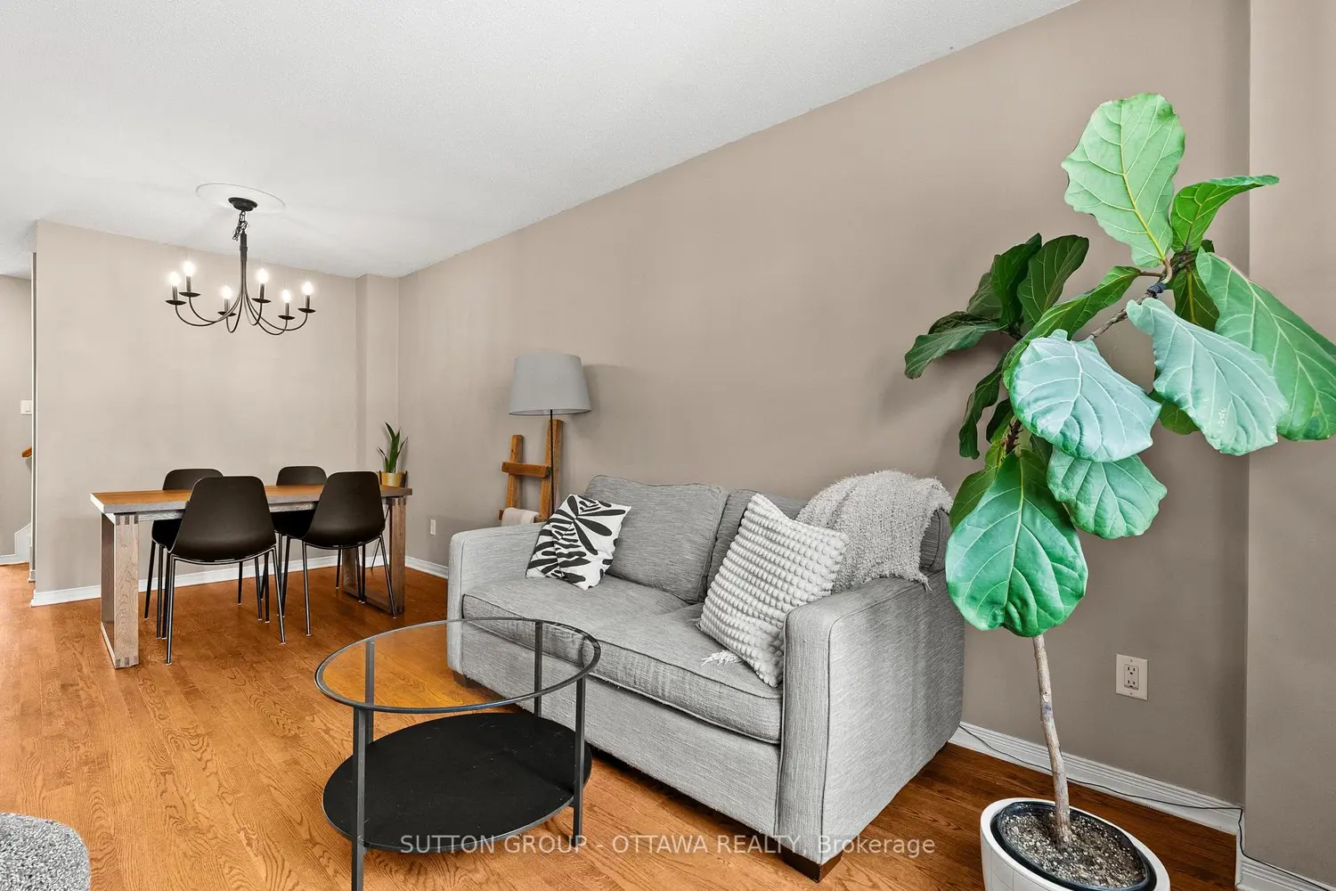 96 Manhattan Crescent photo 4