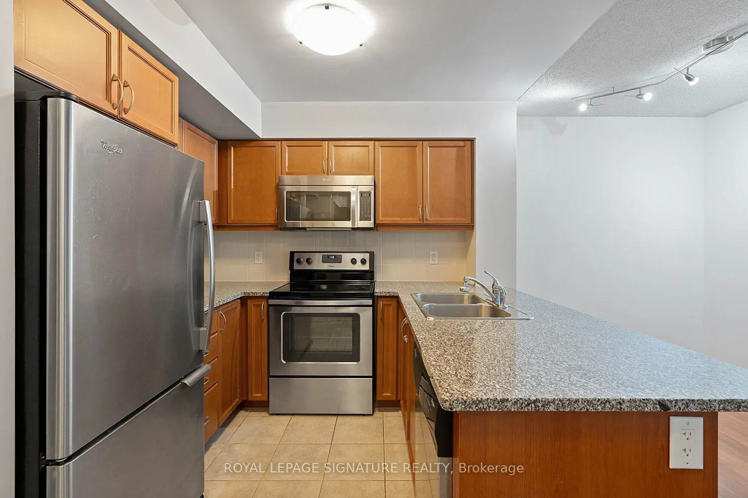 19 Grand Trunk Crescent 801 photo 3