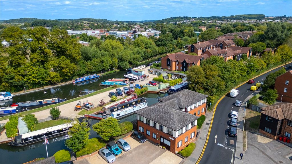 Additional image 16 of 2 bed flat to rentMill Lane, Newbury, Berkshire RG14