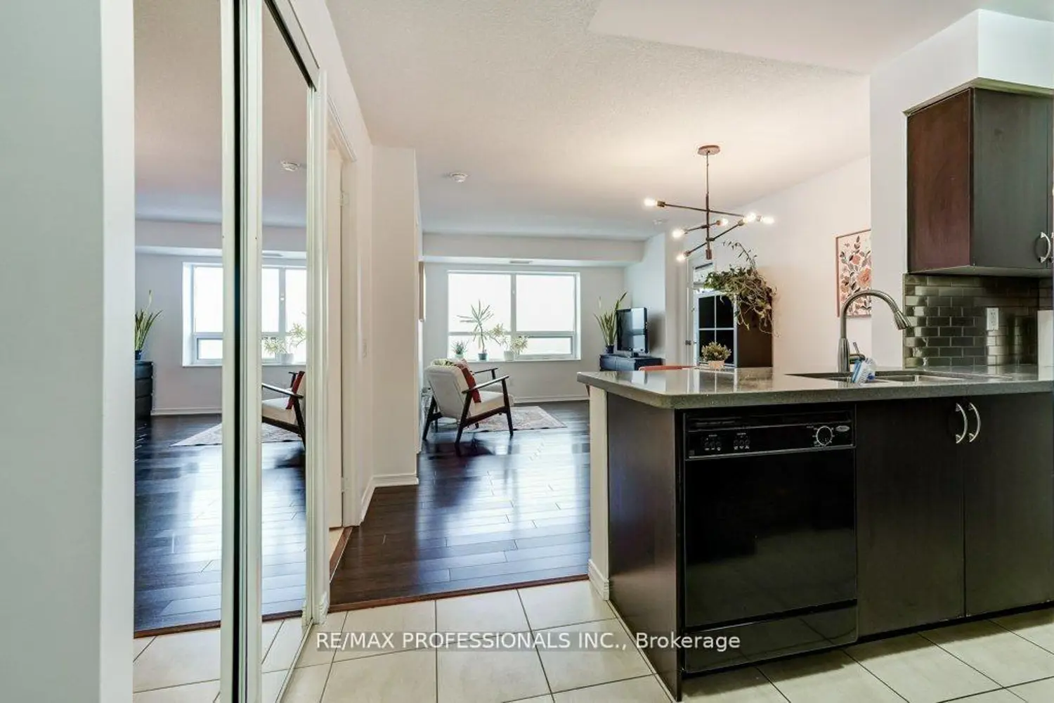 Additional image 8 of 60 Heintzman Street 930
