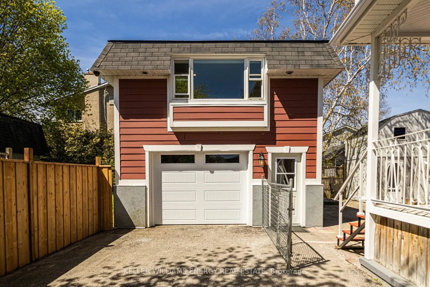 676 Victory Drive photo 2