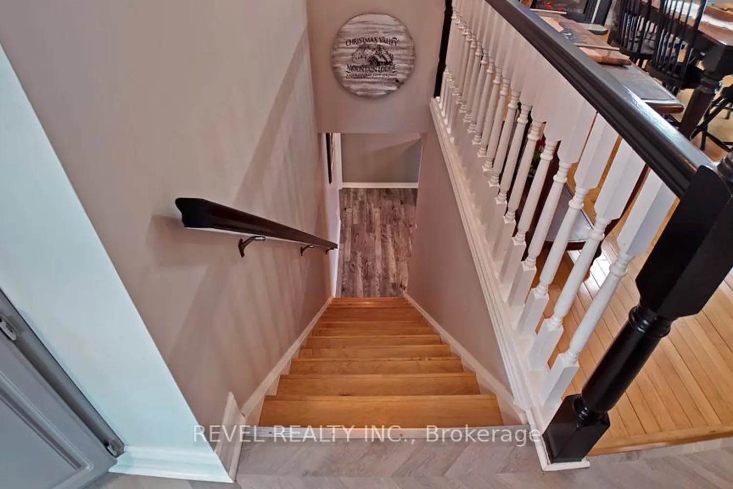 Additional image 13 of 101 Bloor Avenue