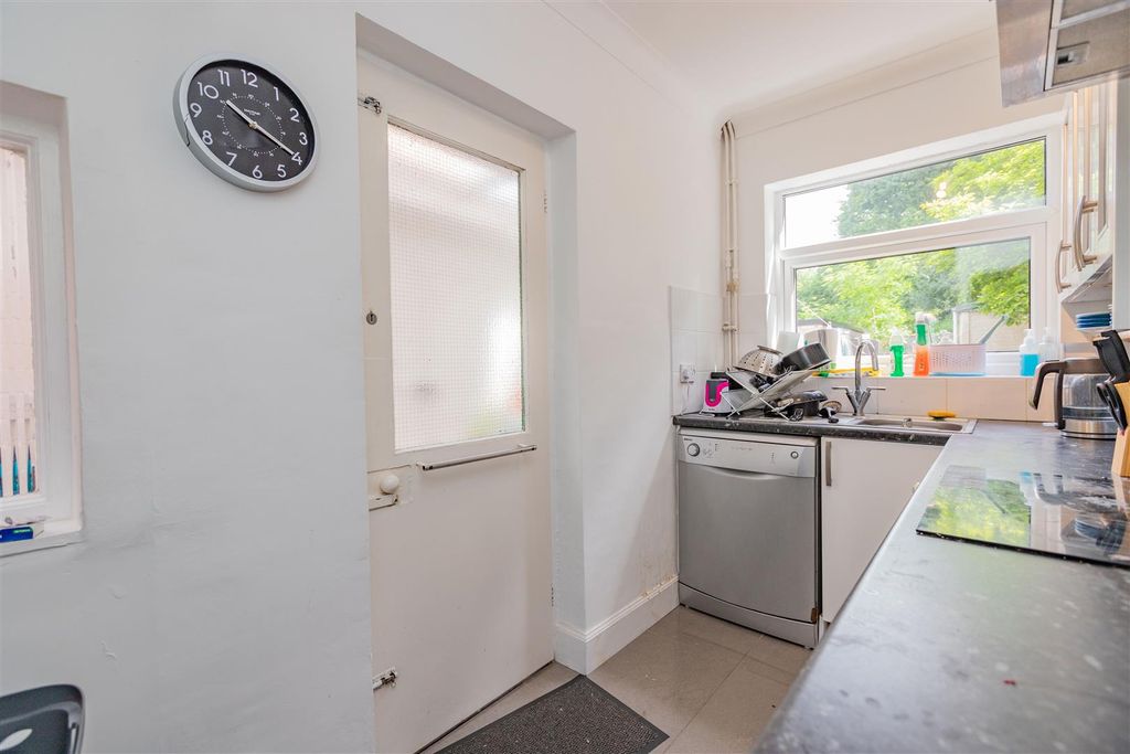 6 bed shared accommodation to rentHubert Road, Selly Oak, Birmingham, West Midlands B29 photo 4