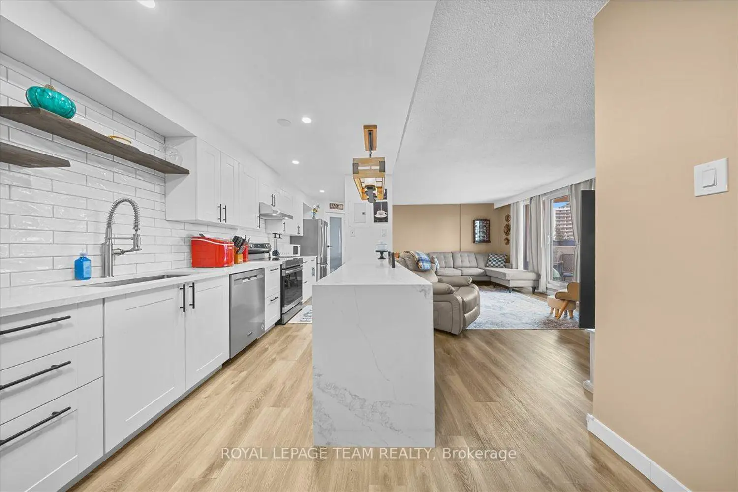 Additional image 3 of 1025 Richmond Road 204