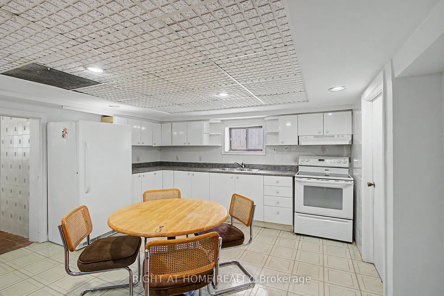 89 Newton Drive photo 5