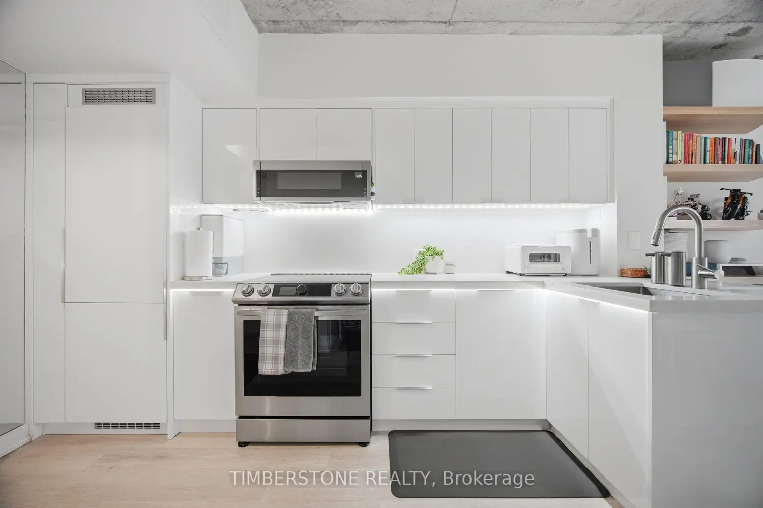 255 Richmond Street 122 photo 2