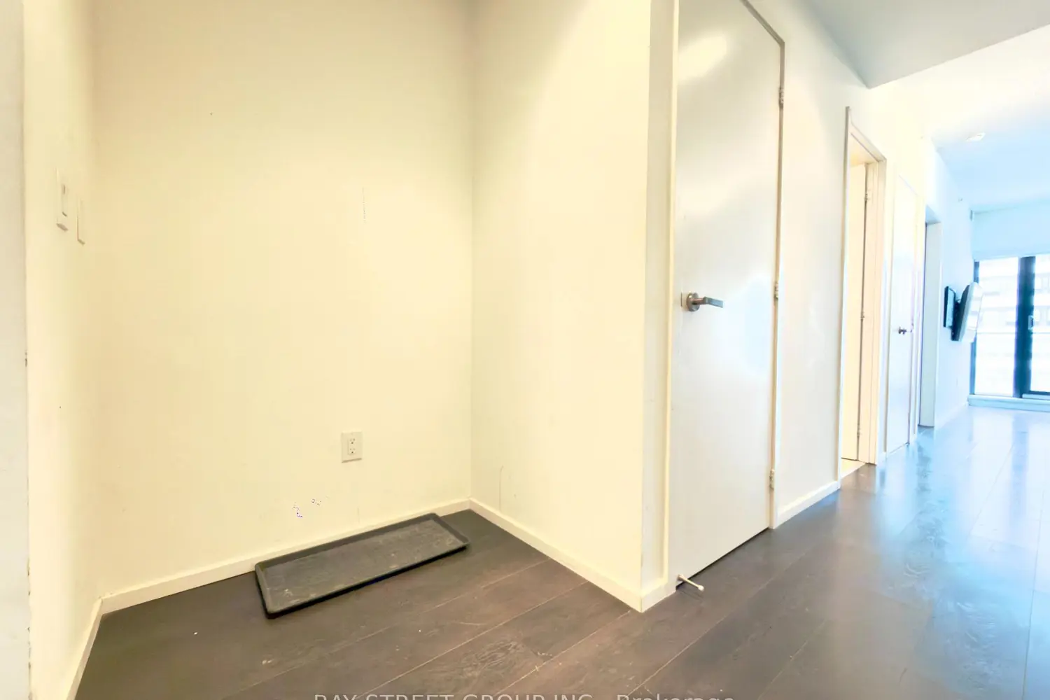 159 Dundas Street 1503 photo 4