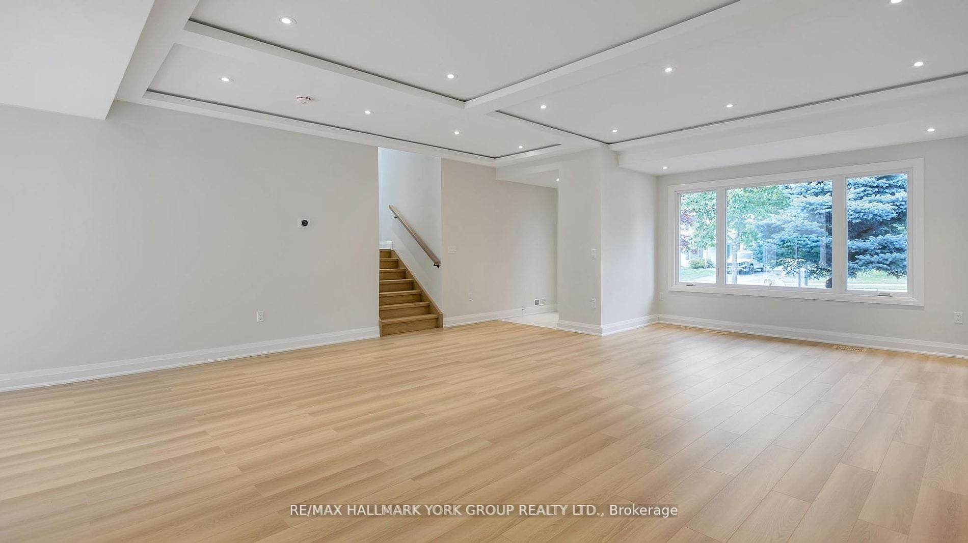 Additional image 3 of MAIN FL-1000 Lemar Road, Newmarket, ON, L3Y 1S1