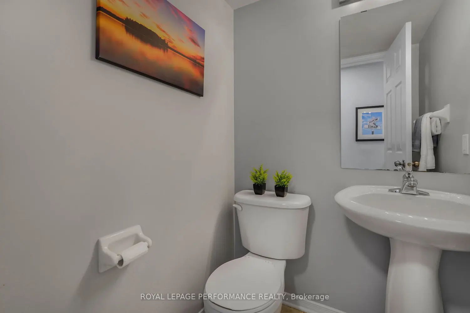 172 Colliston Crescent photo 4