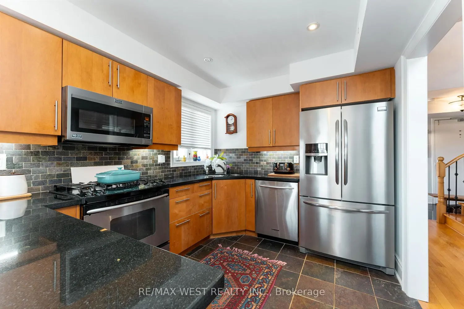 1111 Avenue Road 208 photo 5
