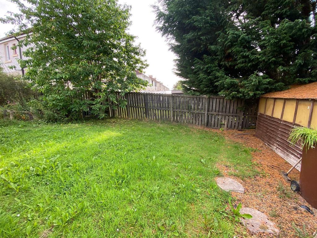 2 bed flat to rentThe Roundel, Wishaw ML2 photo 4