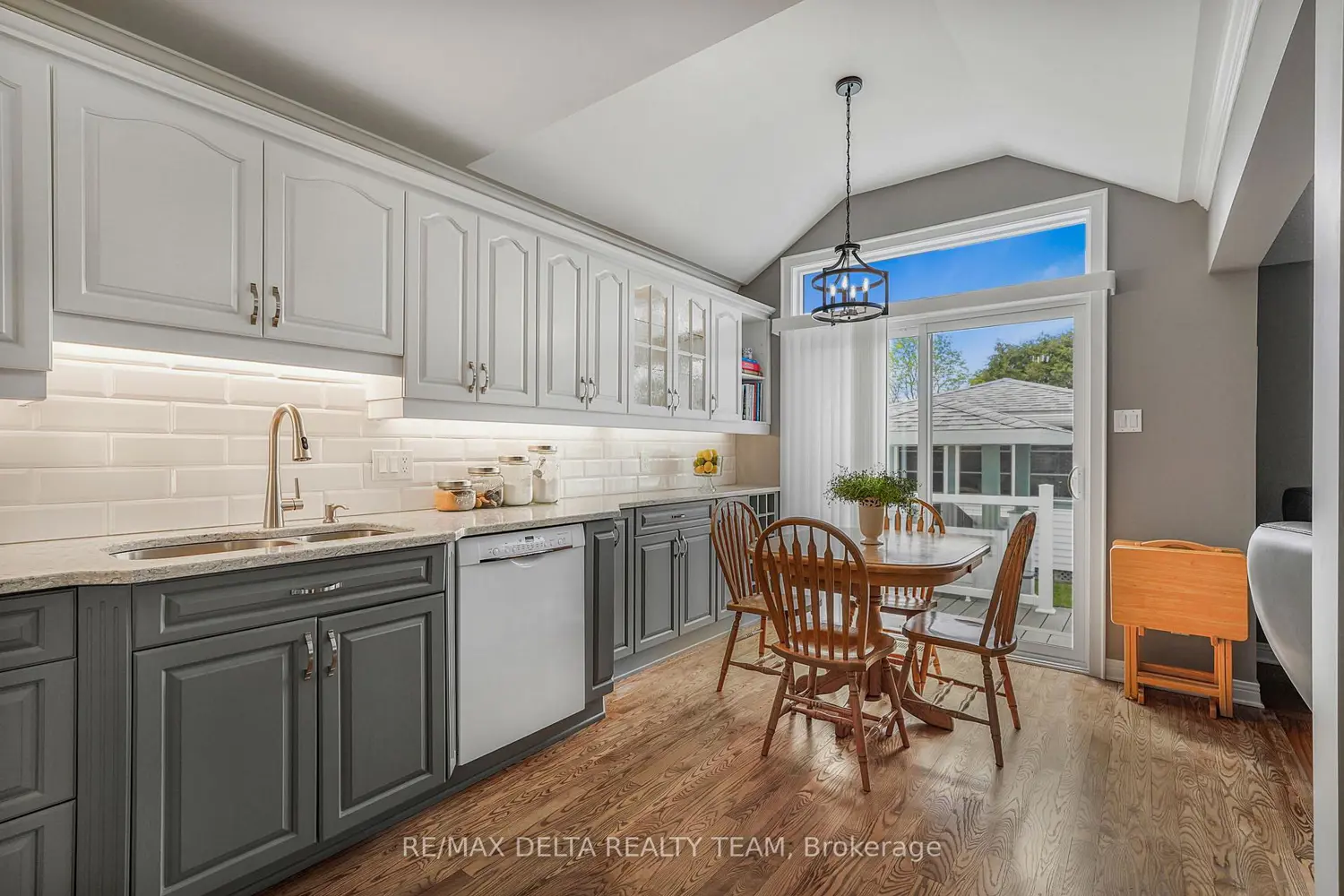 1770 Sunview Drive photo 4