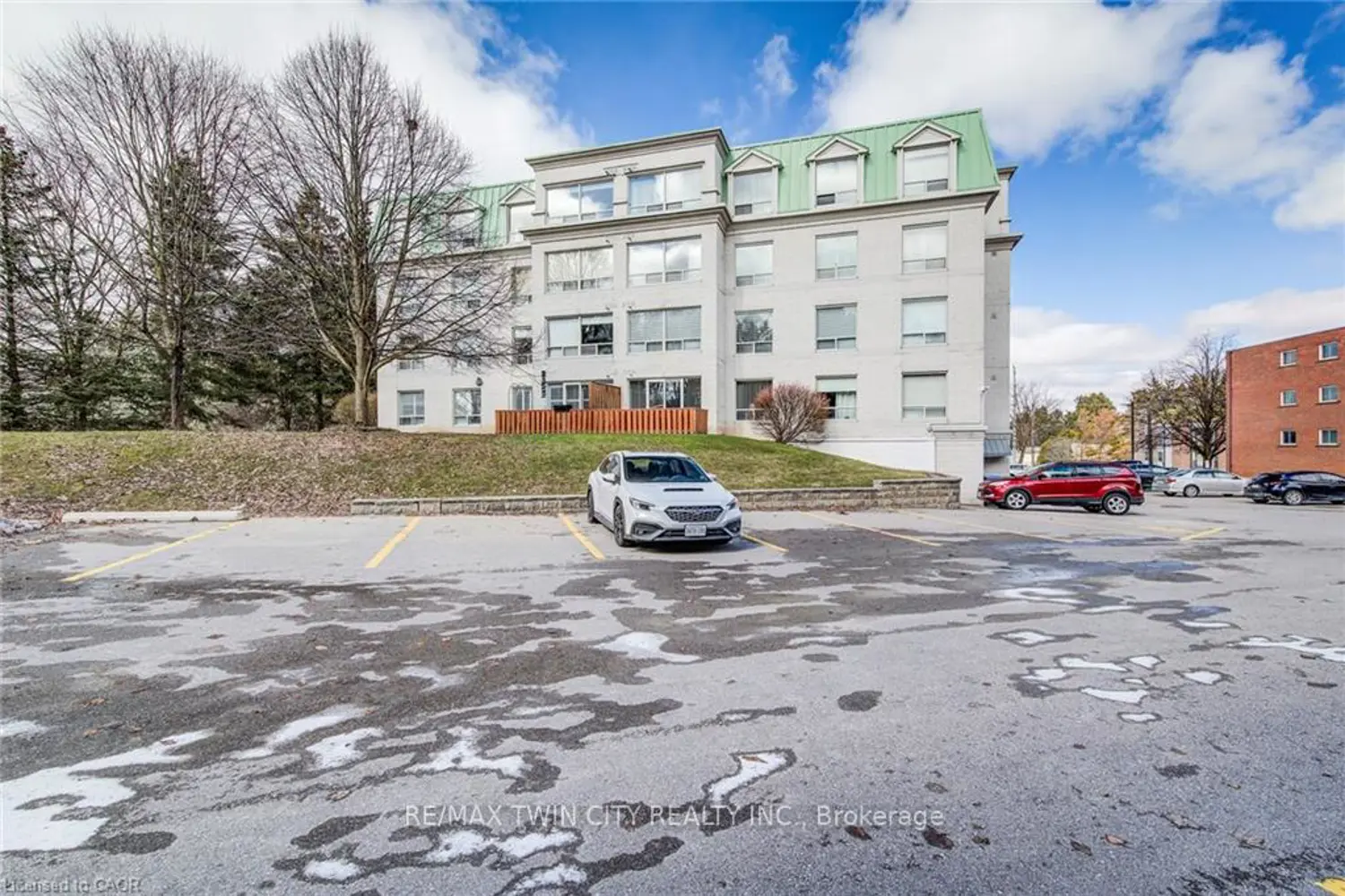 Additional image 19 of 405 Erb Street 507