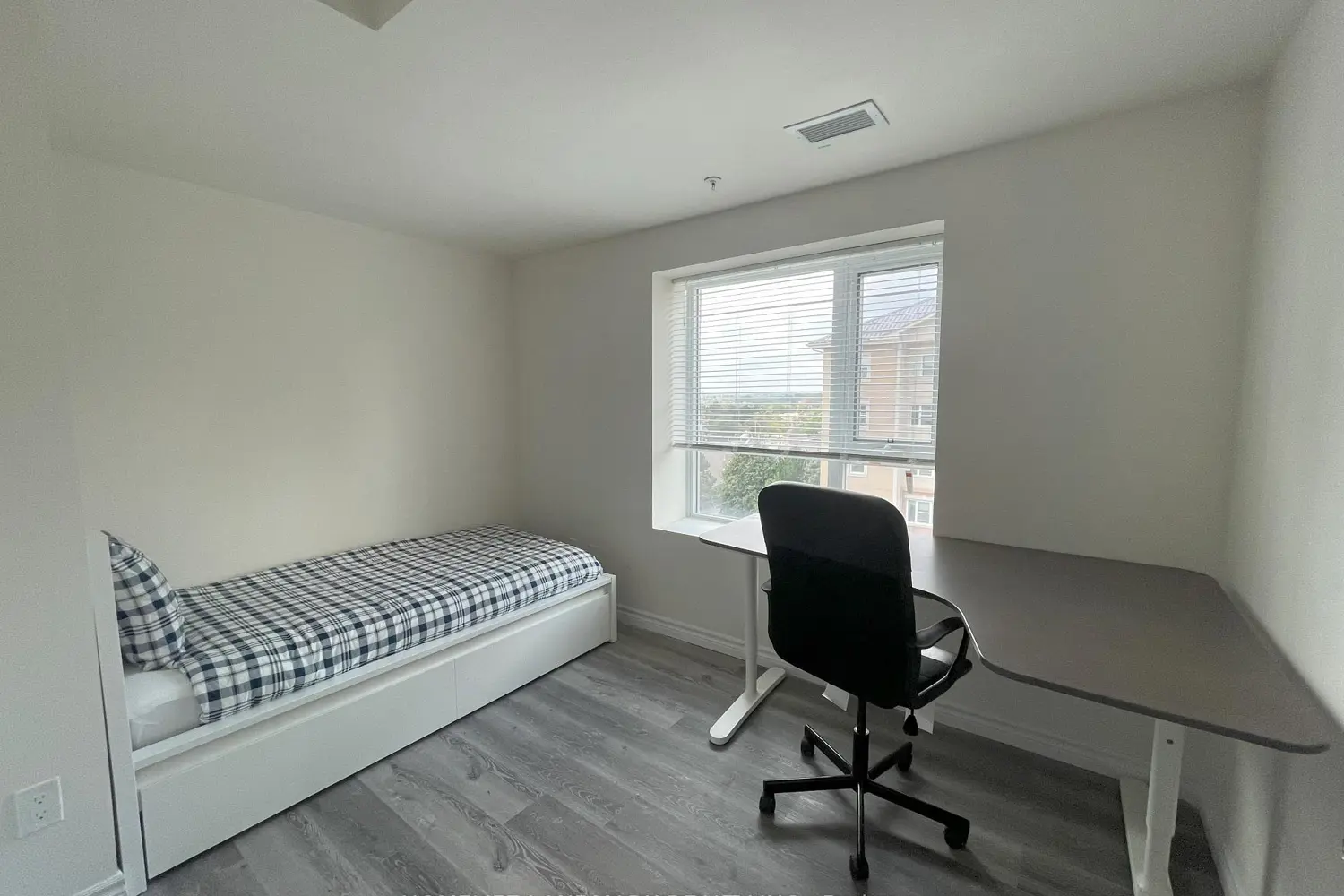 Additional image 7 of 246 Lester Street 602