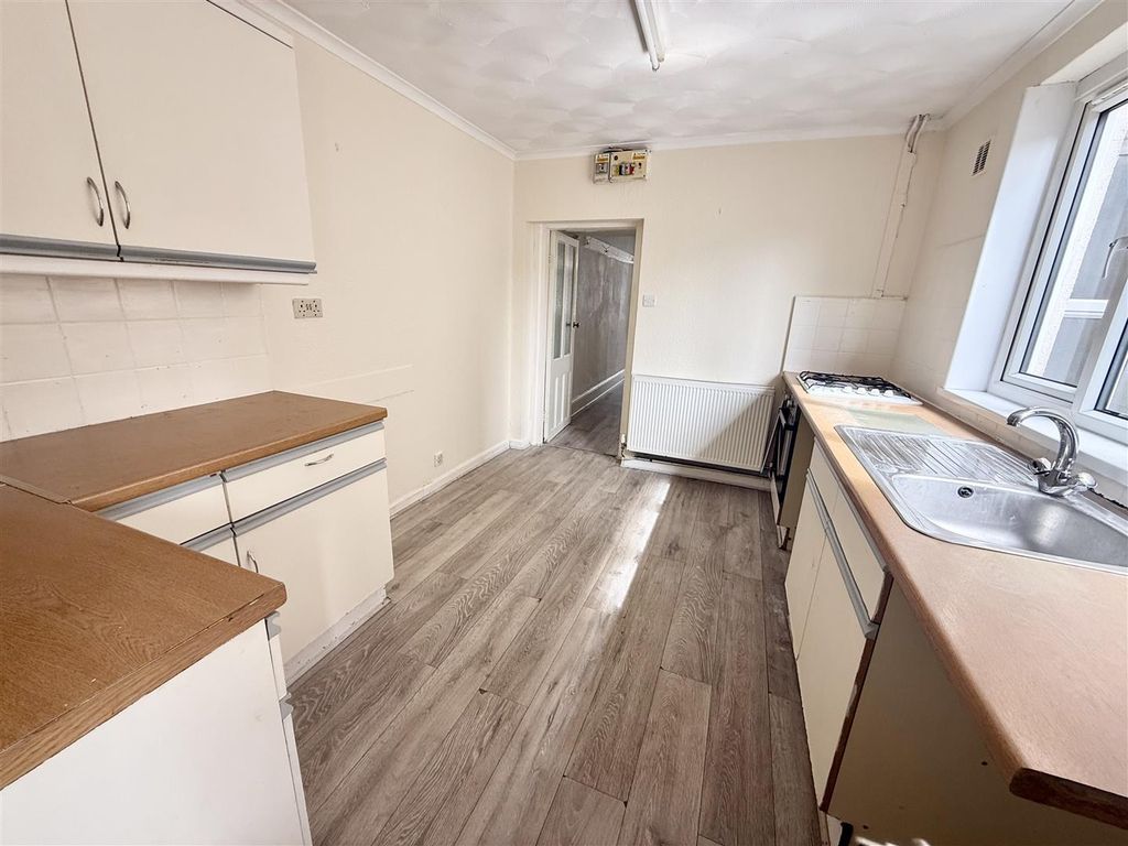 Additional image 6 of 3 bed property to rentLaws Street, Pembroke Dock SA72