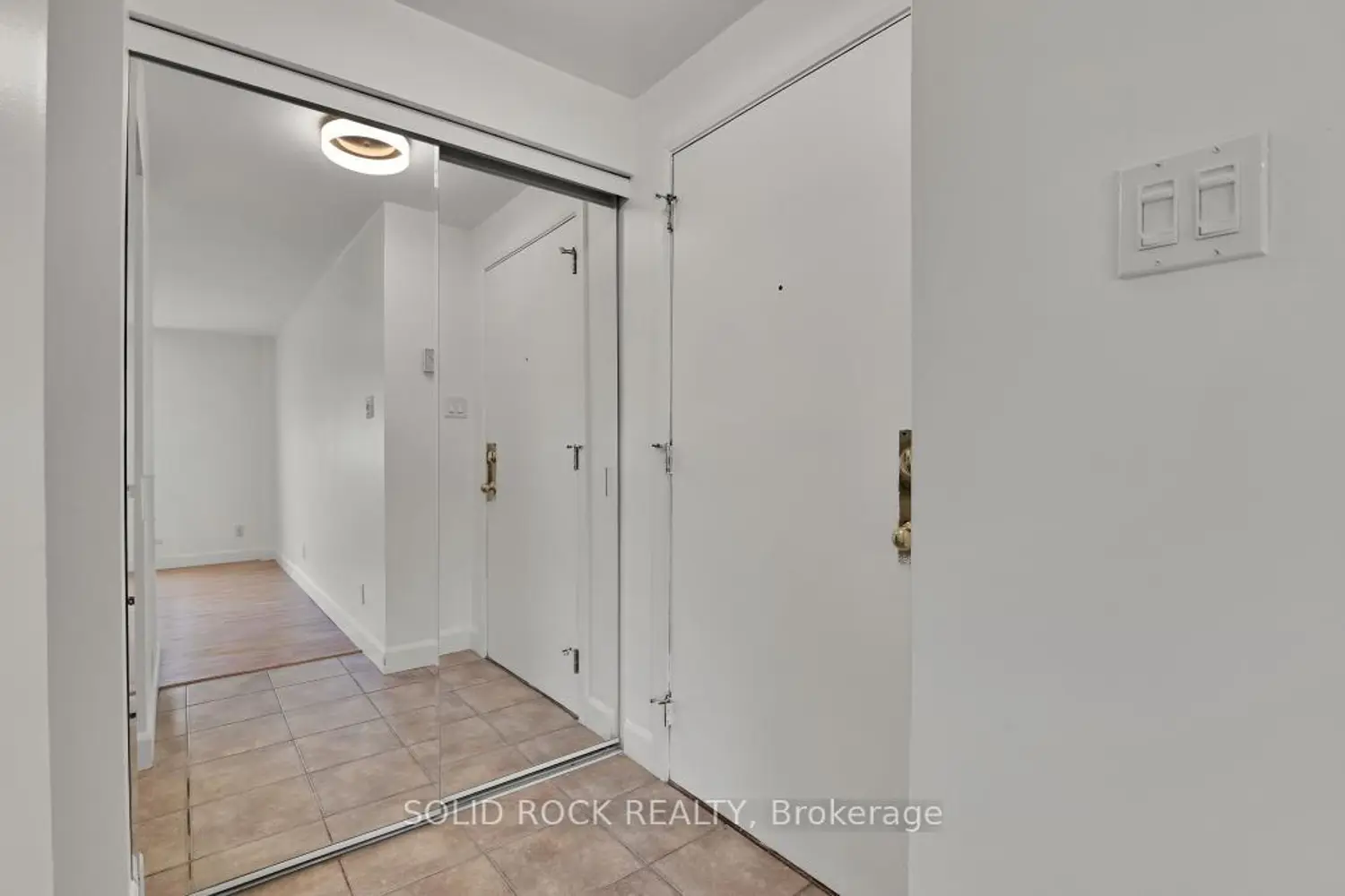 896 Elmsmere Drive 7 photo 2